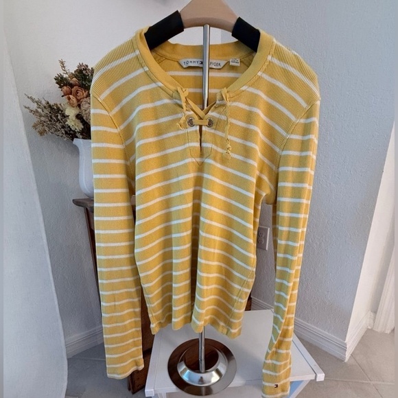 Tommy Hilfiger Top - Size (L) - Picture 2 of 6